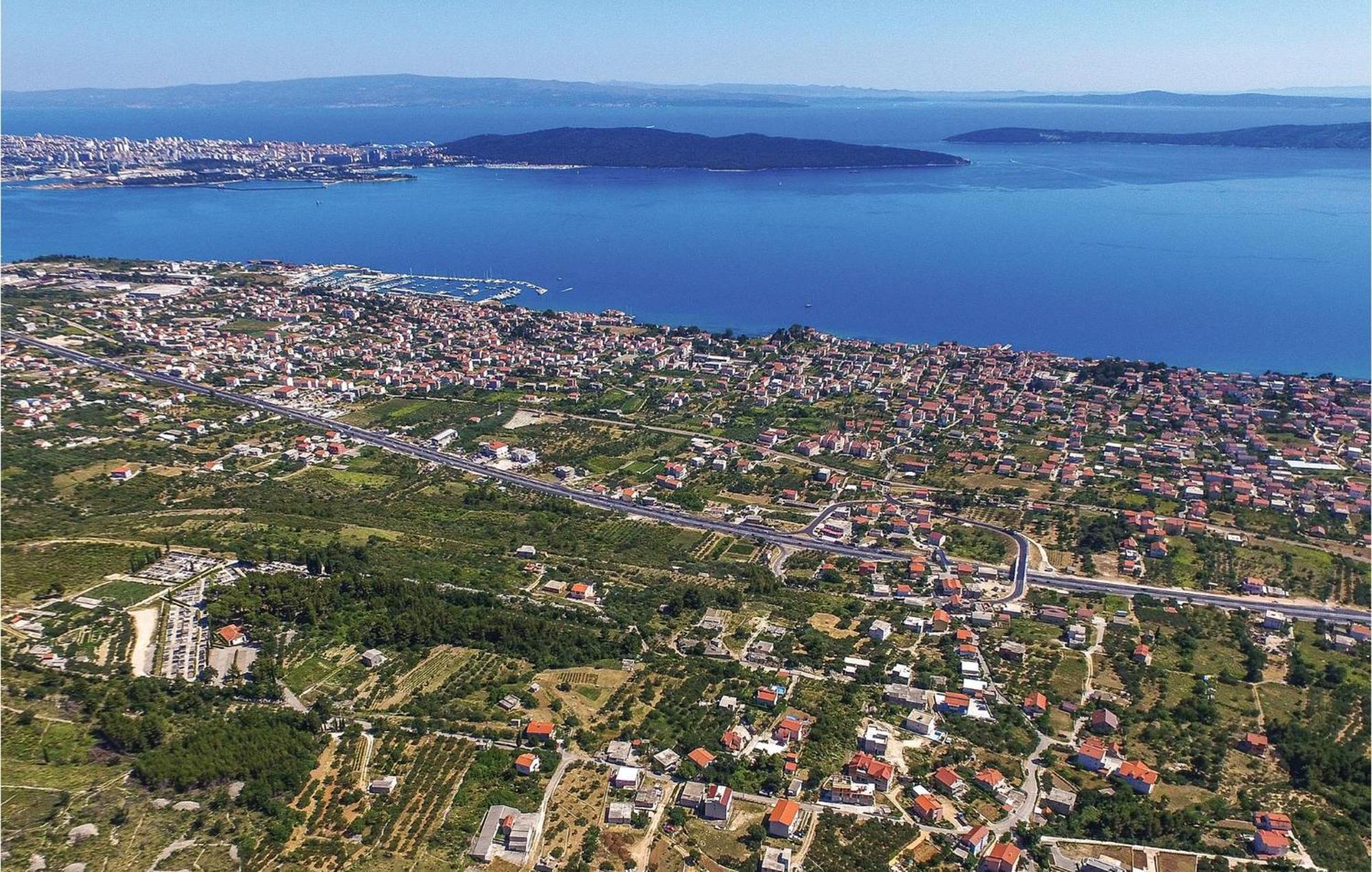 Gorgeous Apartment In Kastel Kambelovac With Wifi Kaštela Extérieur photo